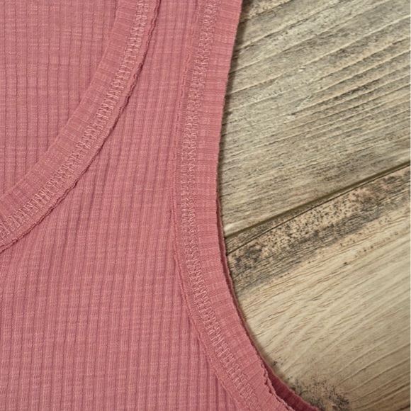 Pink Sleeveless Ribbed Tank Top - Picture 3 of 4